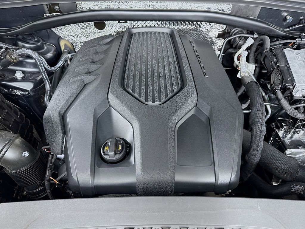 Certified 2023 Porsche Macan Turbo image 33