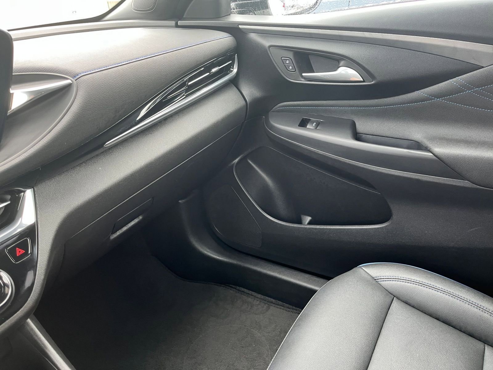 Used 2025 Buick Envista Sport Touring image 36