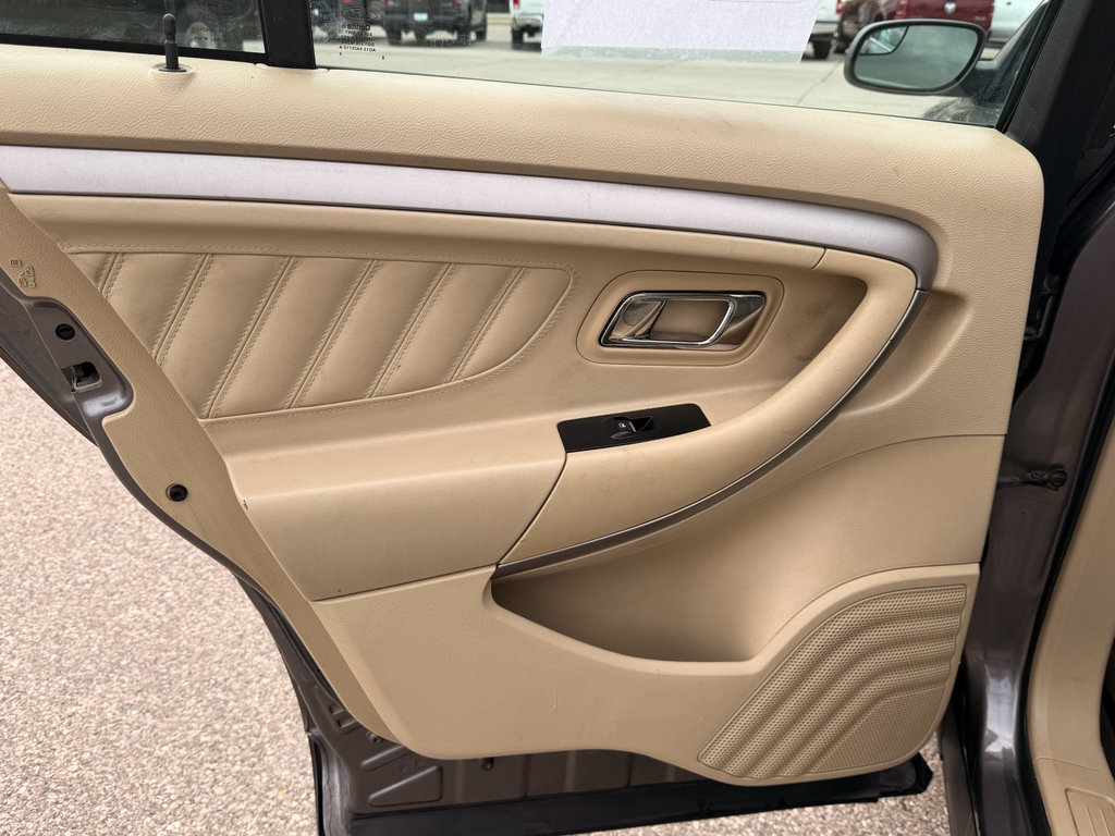 Used 2013 Ford Taurus SE FWD image 12