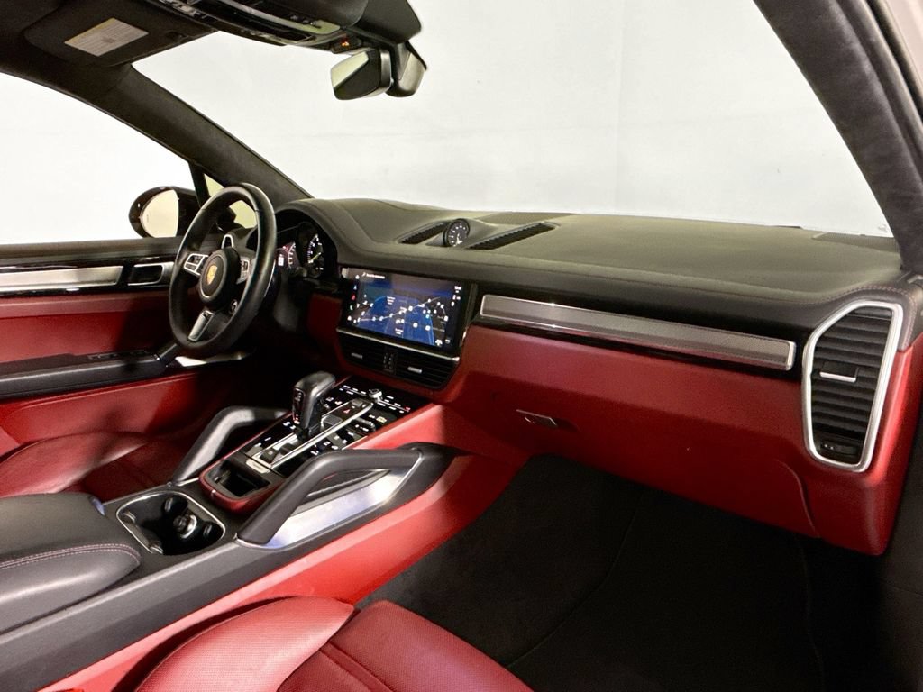 Certified 2023 Porsche Cayenne Turbo S AWD/4WD image 17