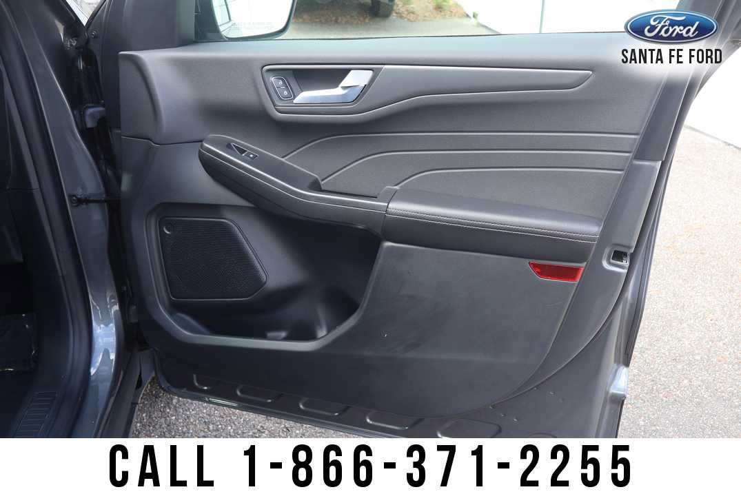 Used 2025 Ford Escape SE FWD image 24