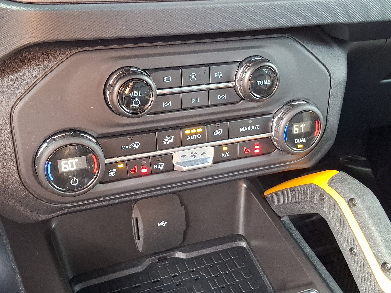 Used 2024 Ford Bronco Badlands AWD/4WD image 16