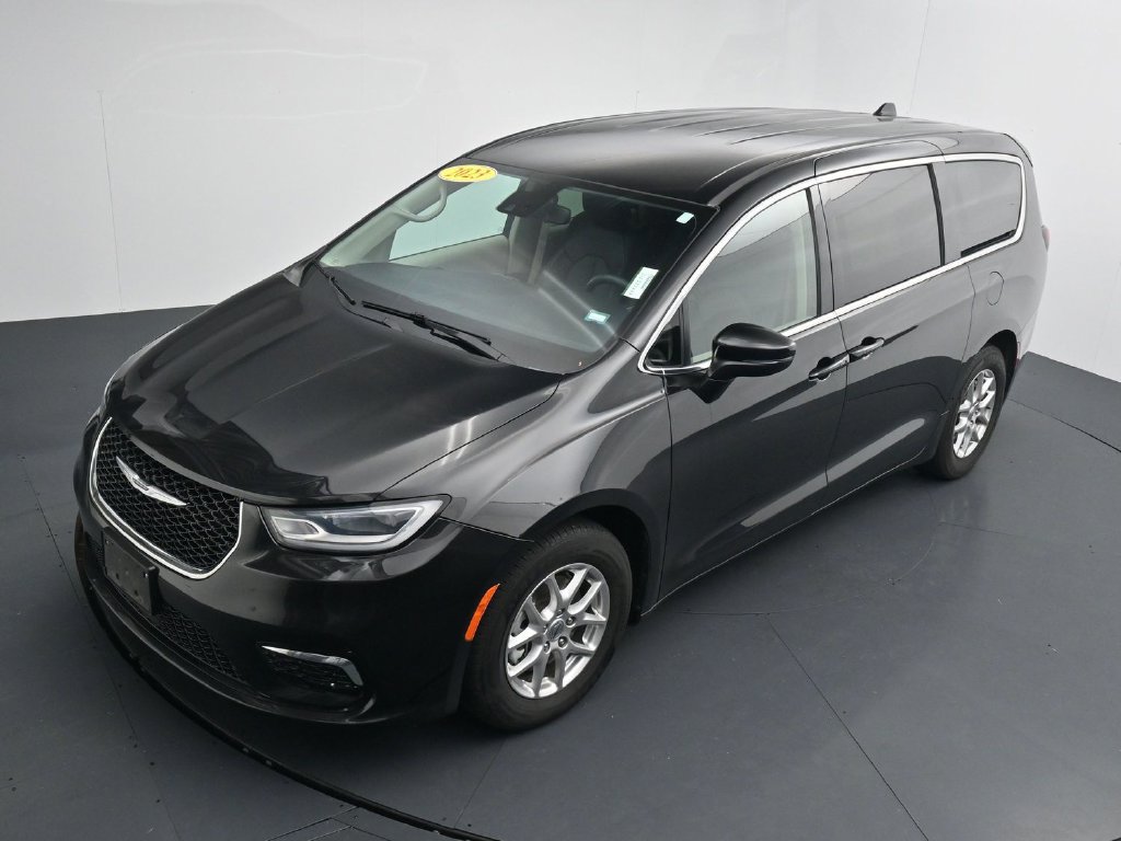 Used 2023 Chrysler Pacifica Touring-L FWD image 26