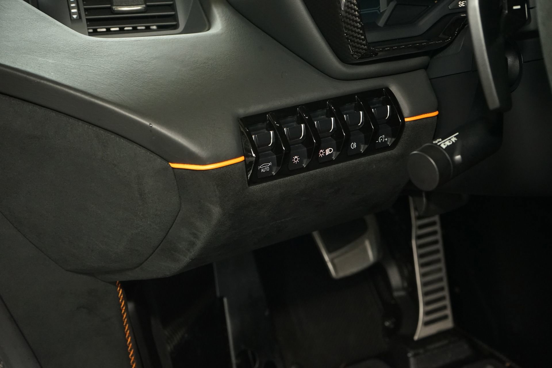 Used 2019 Lamborghini Aventador SVJ AWD/4WD image 39