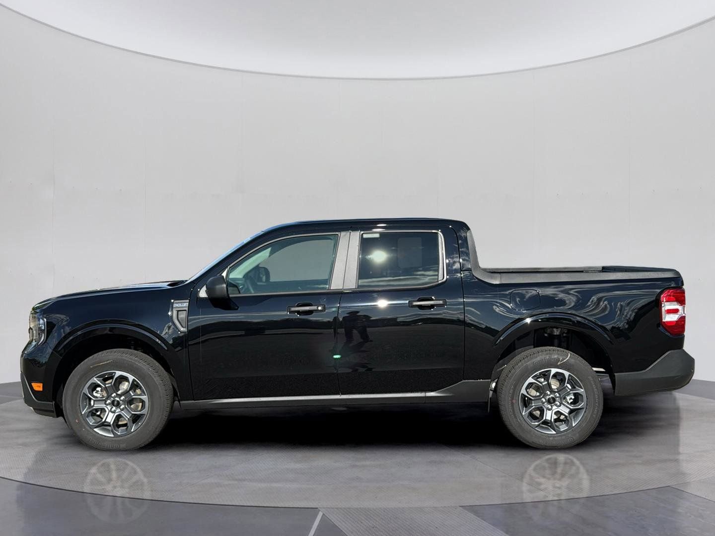 New 2025 Ford Maverick XLT image 2