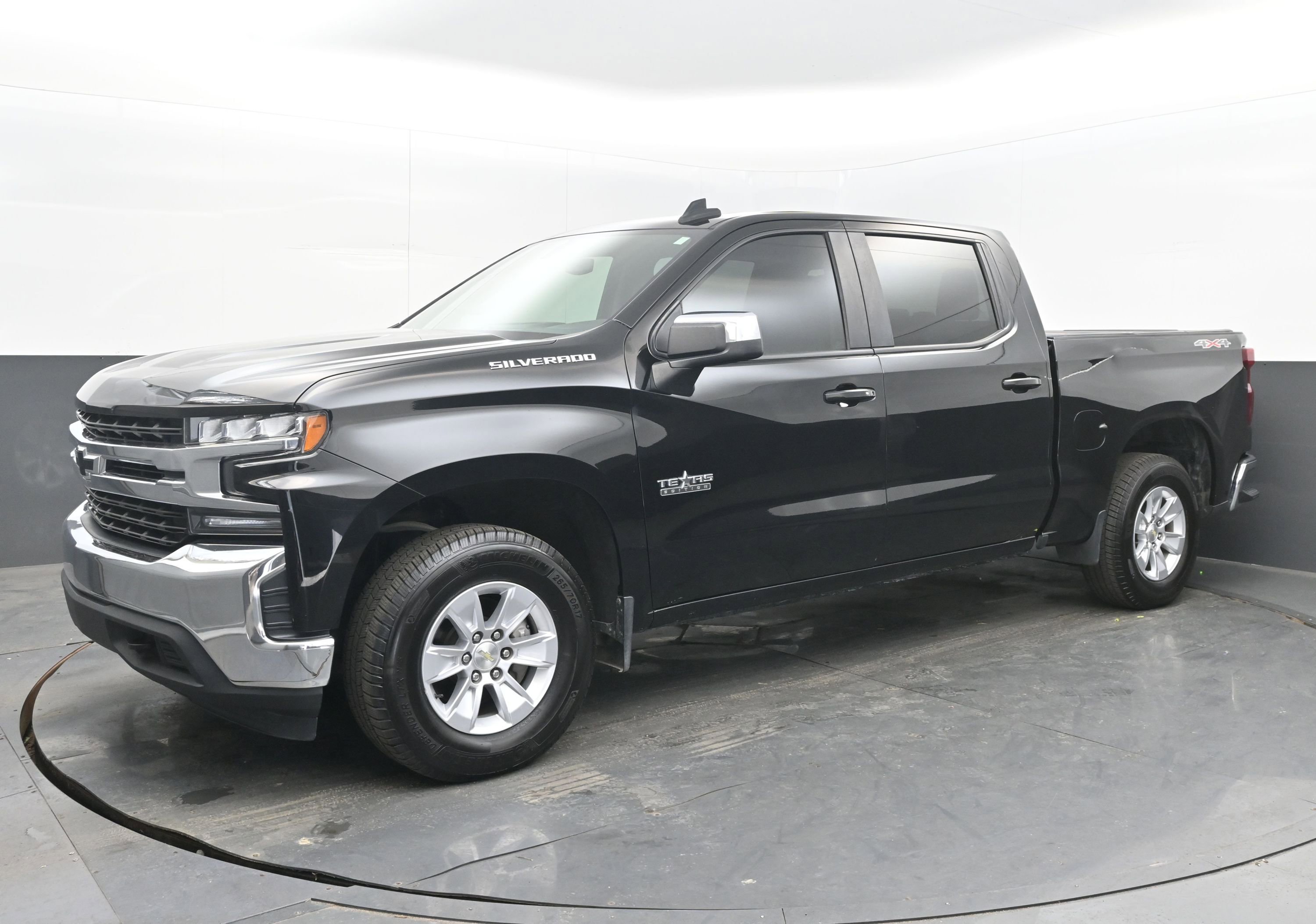 Used 2020 Chevrolet Silverado 1500 LT w/ Texas Edition image 4
