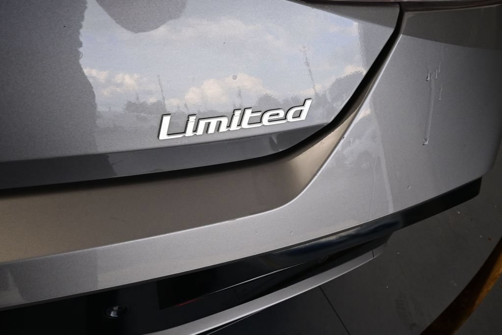 Used 2024 Hyundai Elantra Limited FWD image 19