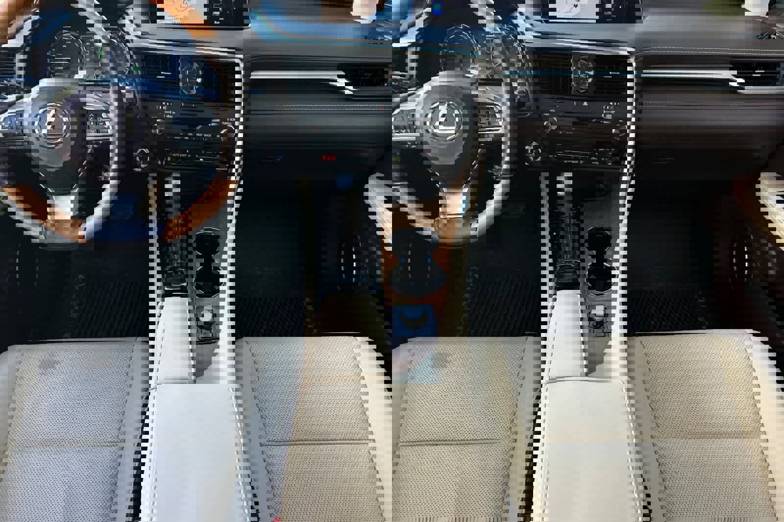 Used 2019 Lexus RX 450h AWD image 4