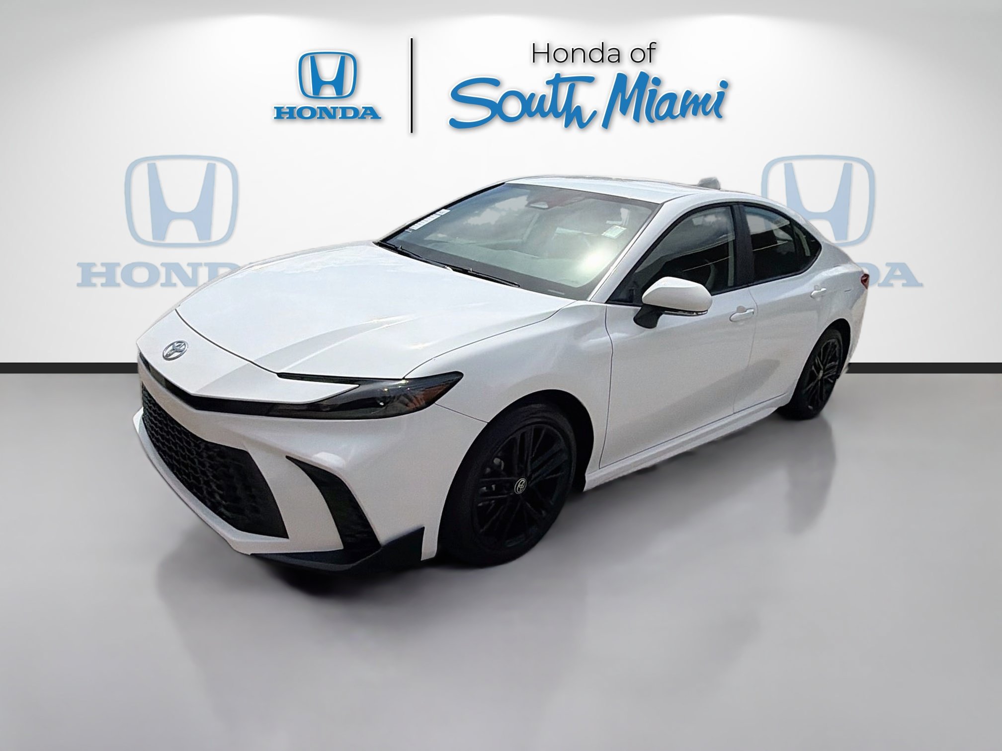 Used 2026 Toyota Camry SE FWD image 3