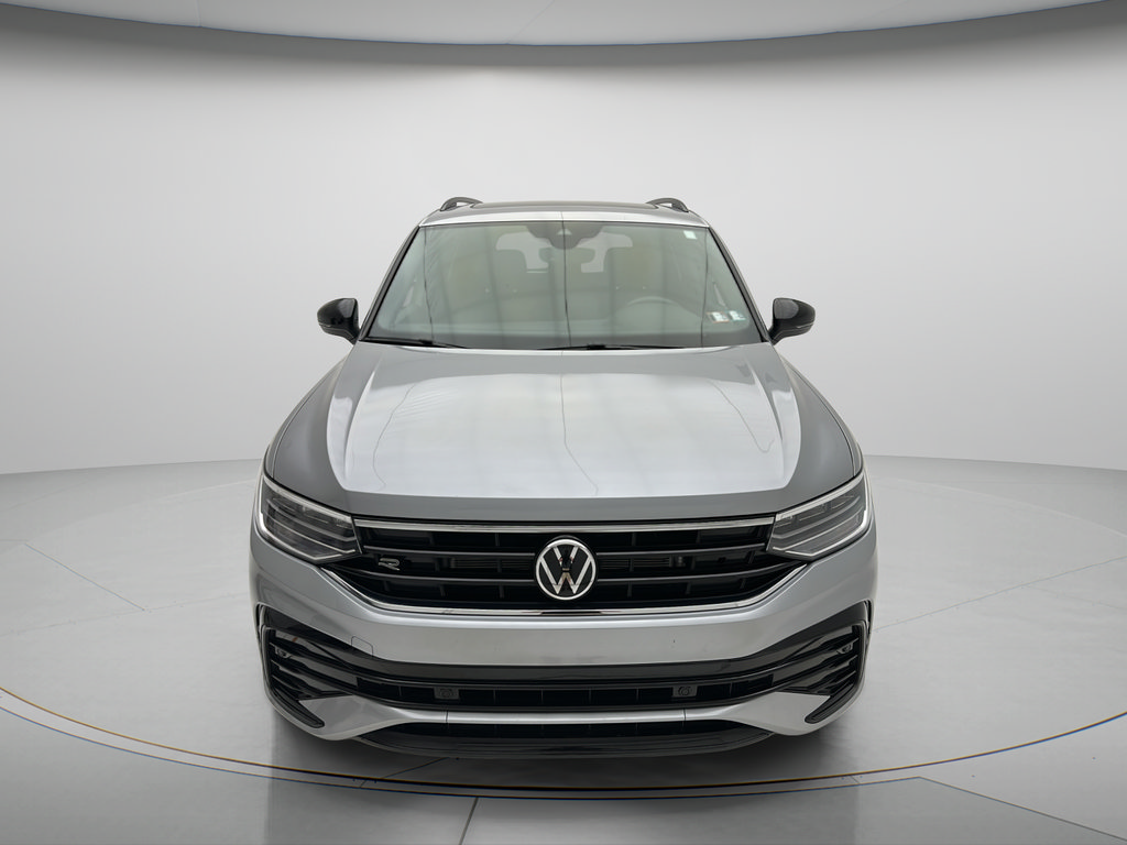 Used 2023 Volkswagen Tiguan SE R-Line AWD/4WD image 2