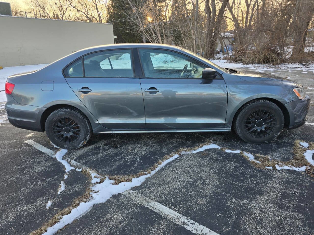Used 2011 Volkswagen Jetta Base 4dr Sedan 6A FWD image 4