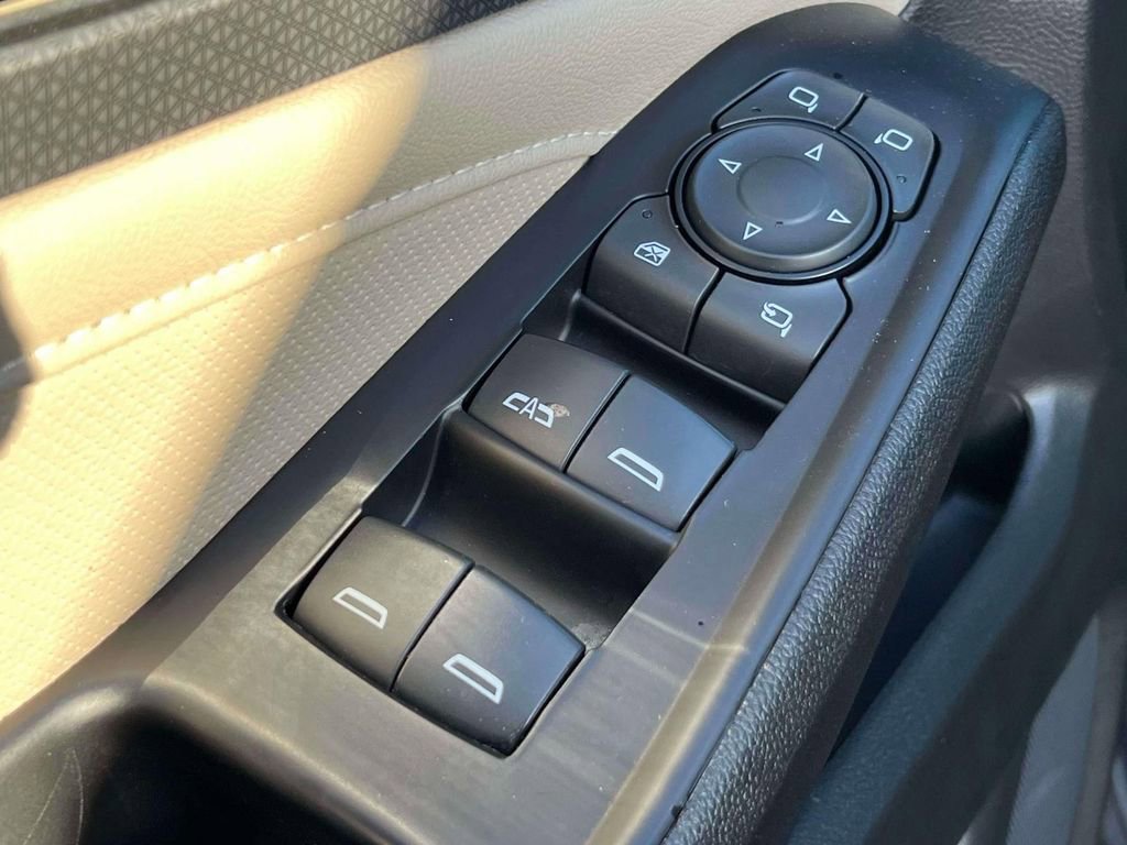 Used 2023 Chevrolet Traverse Premier AWD/4WD image 16