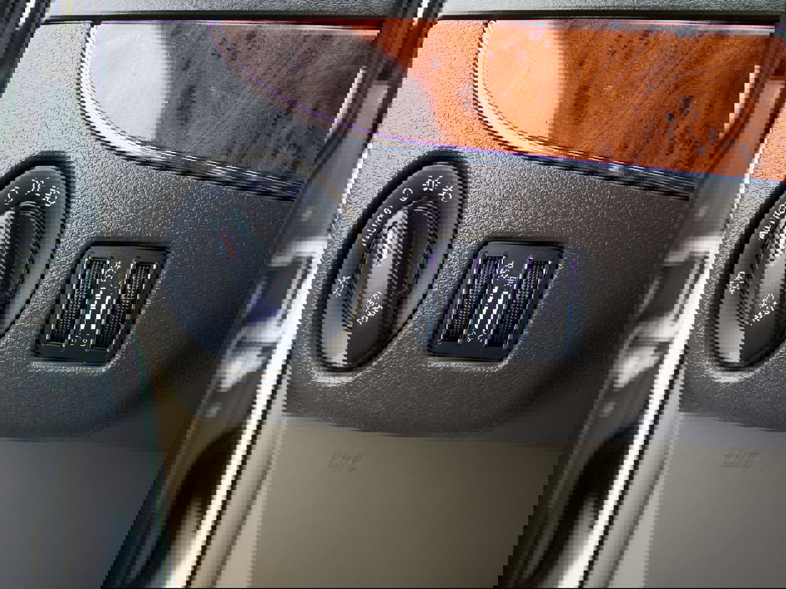 Used 2015 Chrysler Town & Country Touring image 15