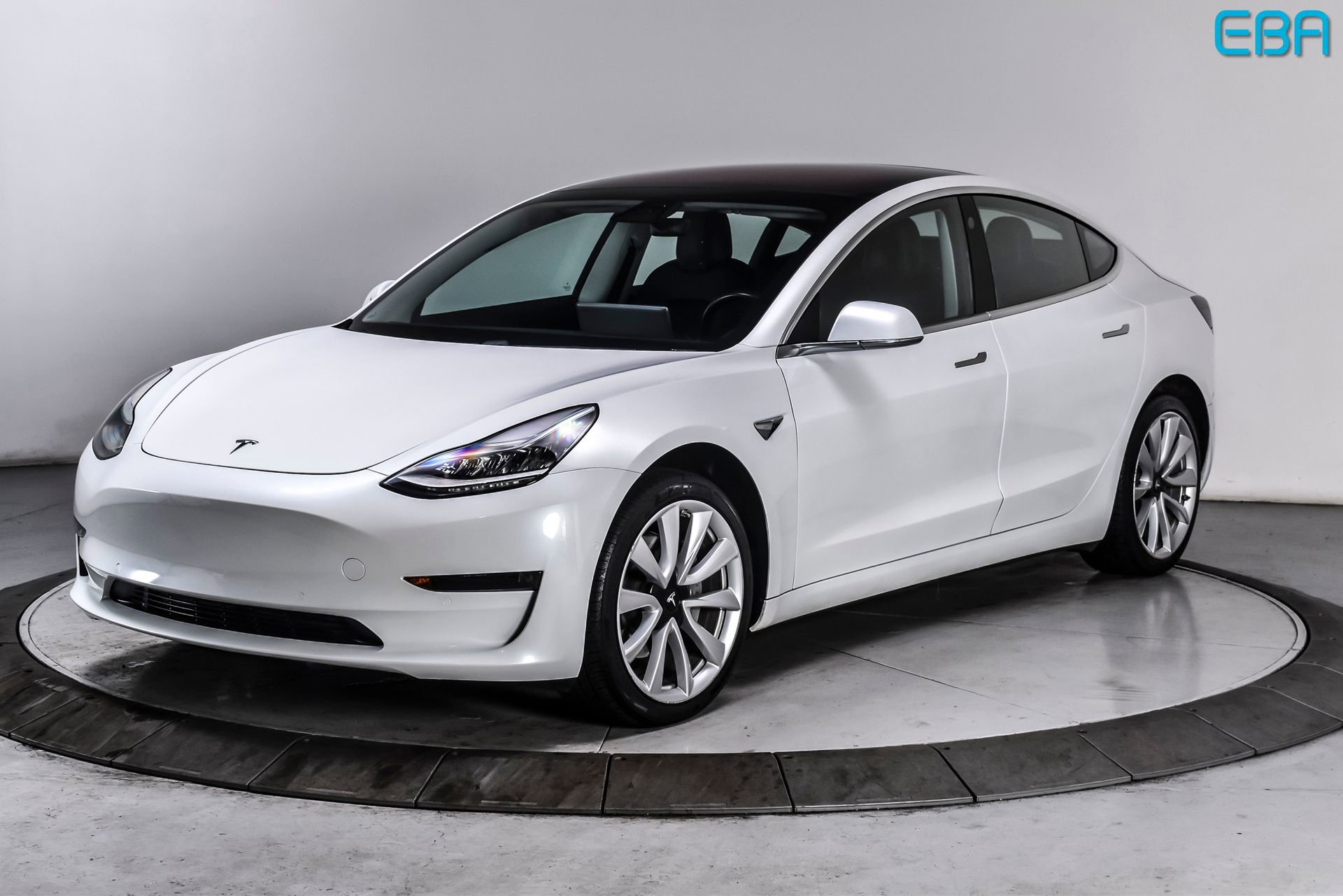 Used 2019 Tesla Model 3 Standard Range Plus image 2