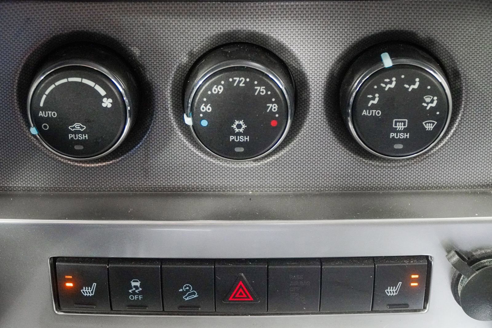 Used 2010 Jeep Liberty Limited w/ Tire & Wheel Group AWD/4WD image 29