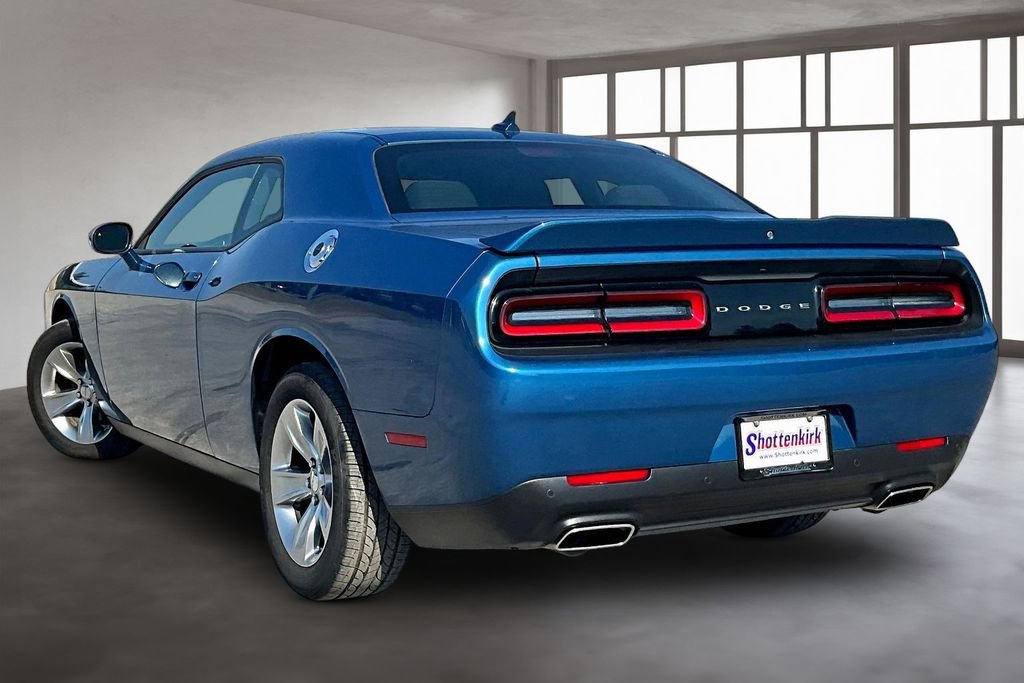Used 2022 Dodge Challenger SXT w/ Driver Convenience Group image 4