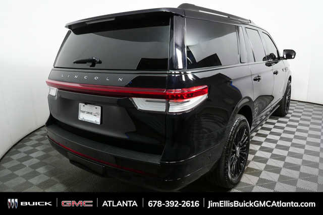 Used 2022 Lincoln Navigator L 4WD image 3