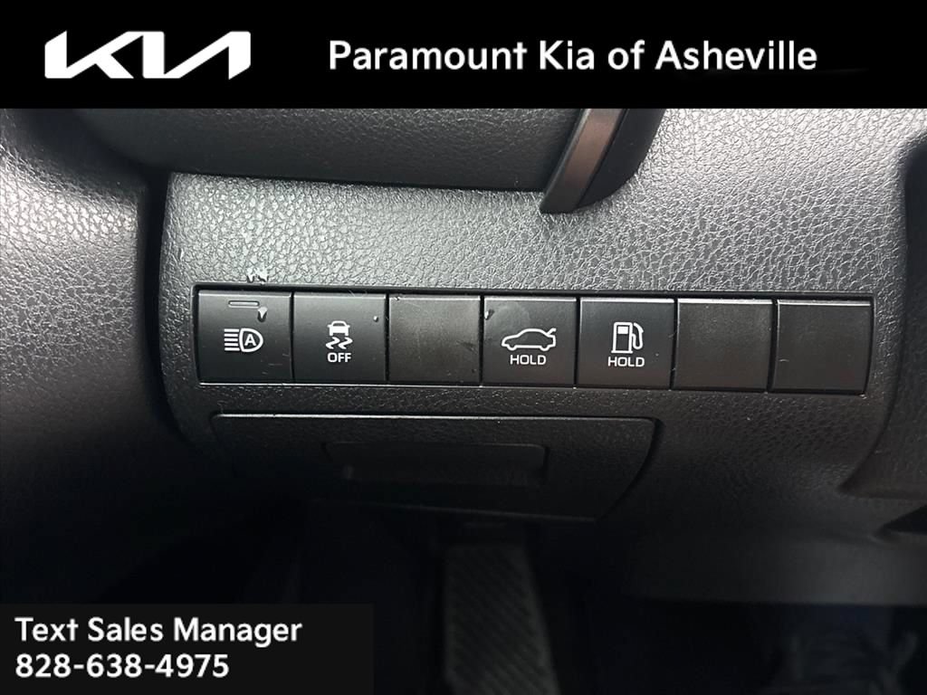 Used 2020 Toyota Camry XSE FWD image 22