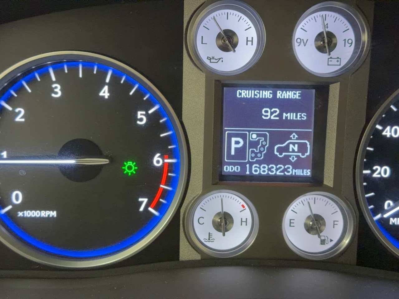 Used 2010 Lexus LX 570 4WD w/ Luxury Pkg image 26