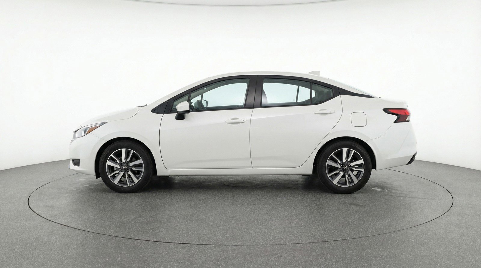 Used 2025 Nissan Versa SV FWD image 5