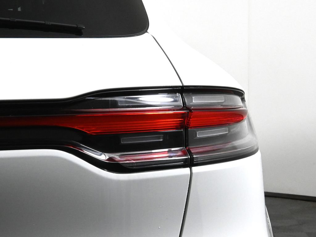 Used 2026 Porsche Macan AWD/4WD image 13