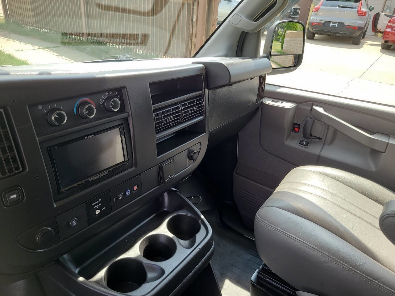 Used 2018 Chevrolet Express 2500 2500 3dr Extended Cargo Van image 50