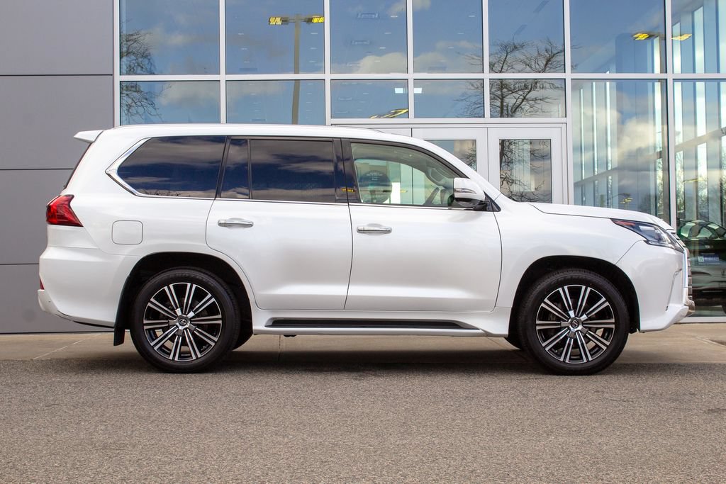 Used 2021 Lexus LX 570 4WD w/ Luxury Package image 4