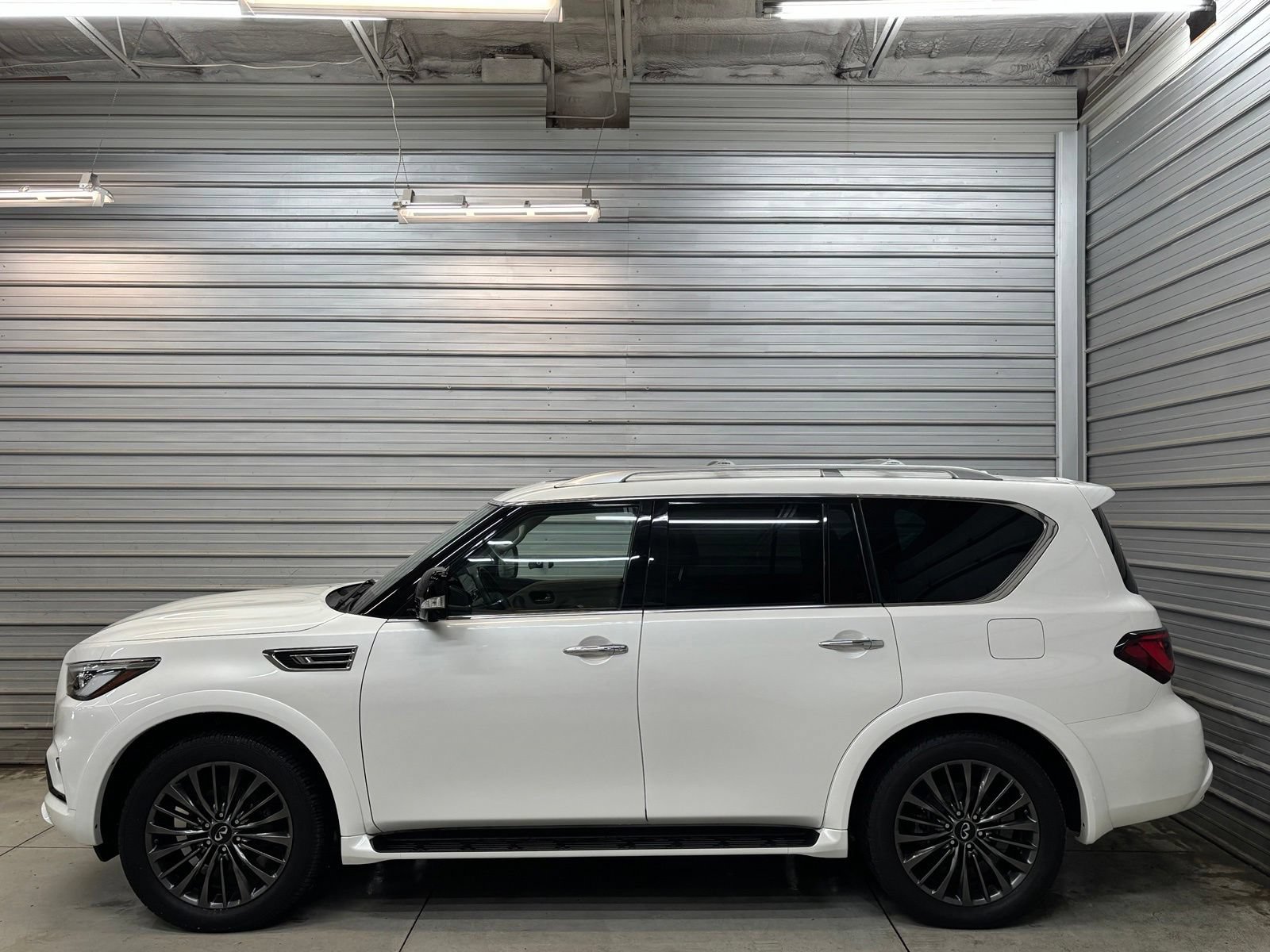 Used 2023 INFINITI QX80 Premium Select w/ Cargo Package AWD/4WD image 10