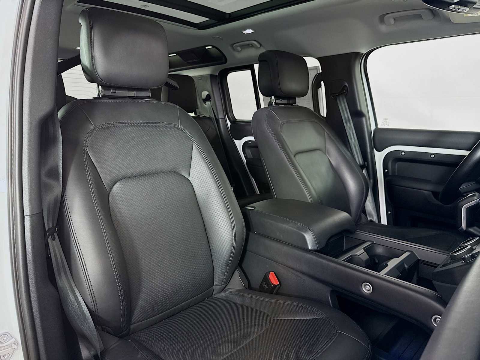 Used 2025 Land Rover Defender 110 S image 27