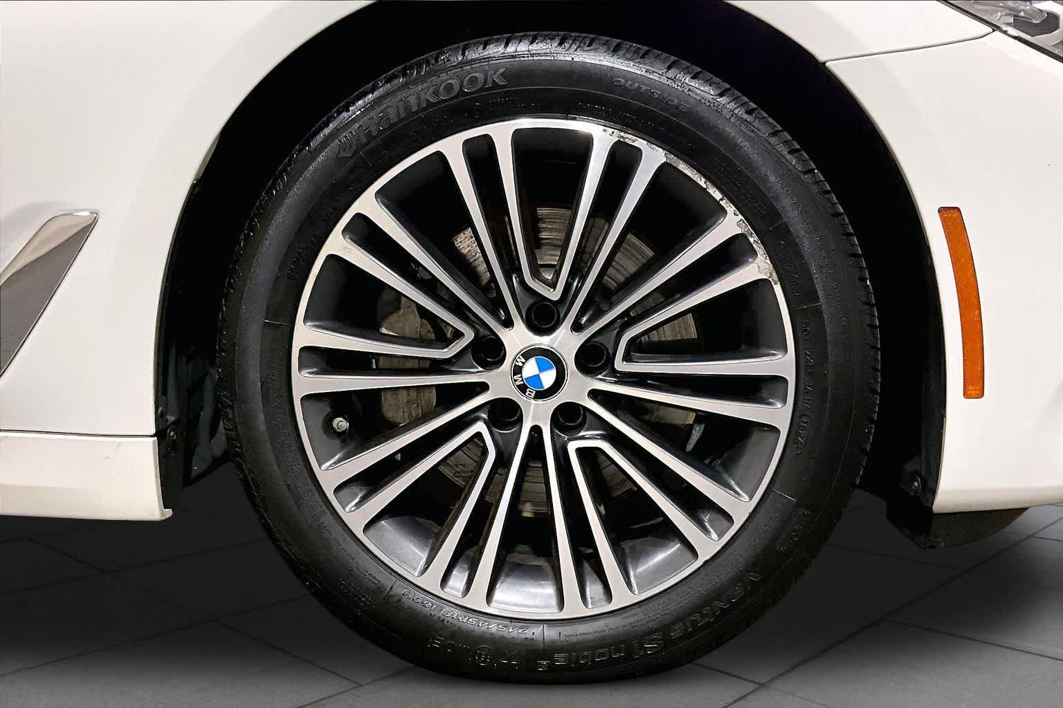Used 2018 BMW 530i xDrive w/ Premium Package AWD/4WD image 17