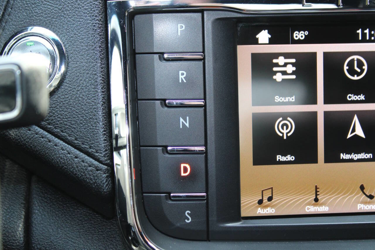 Used 2017 Lincoln Continental Select image 22