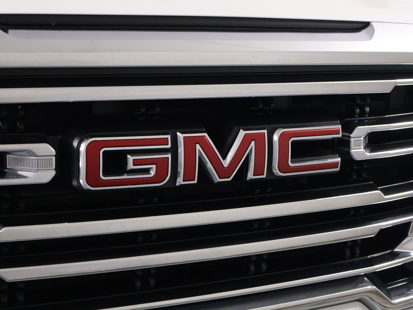 Used 2019 GMC Sierra 1500 SLT w/ SLT Premium Plus Package AWD/4WD image 25