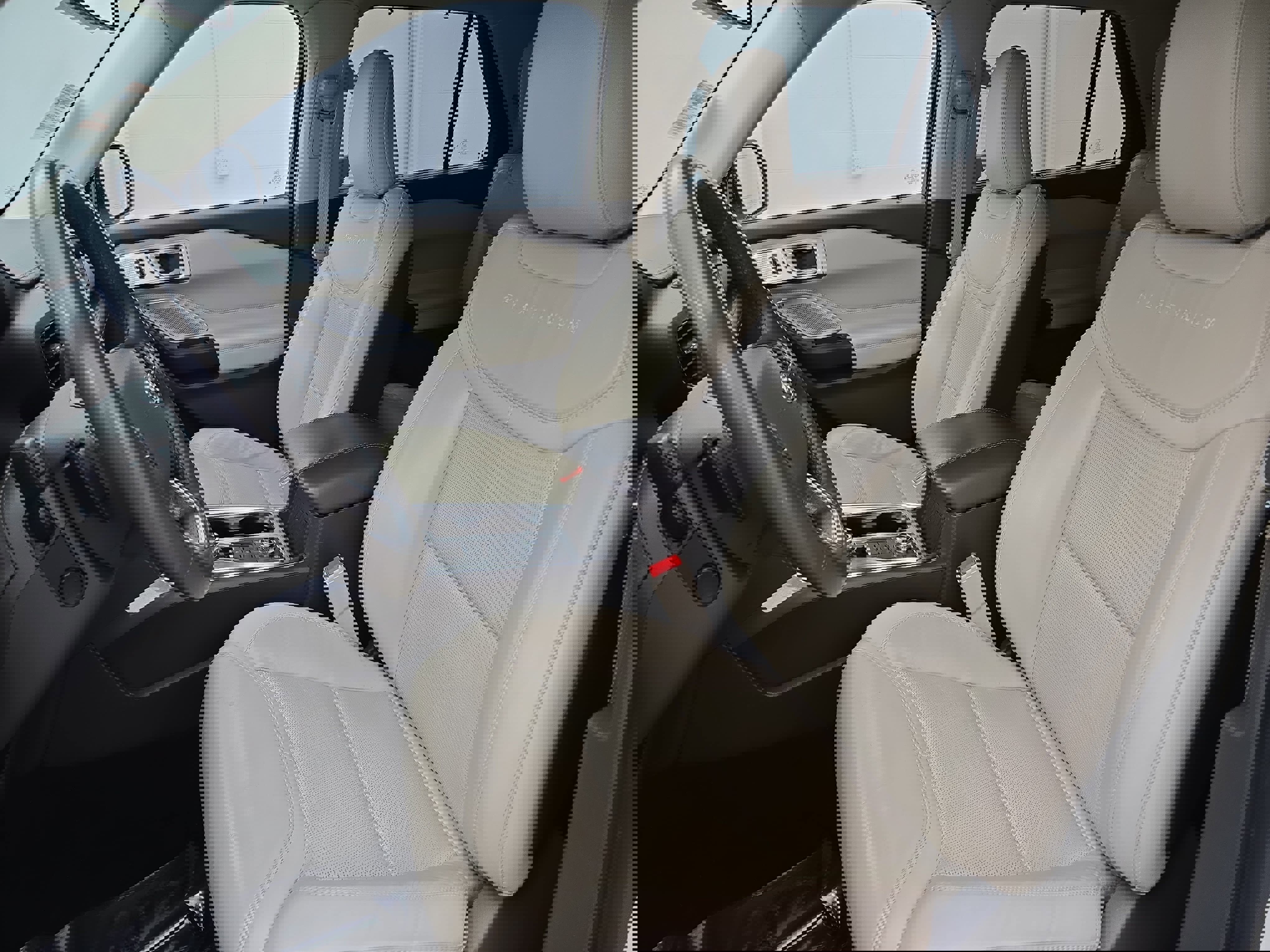 Used 2020 Ford Explorer Platinum w/ Premium Technology Package image 16