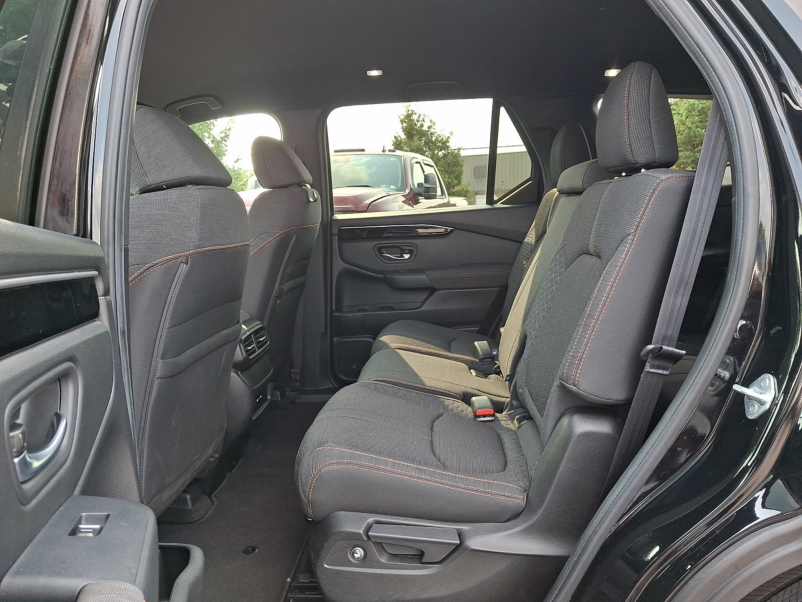 Used 2025 Honda Pilot Sport image 11