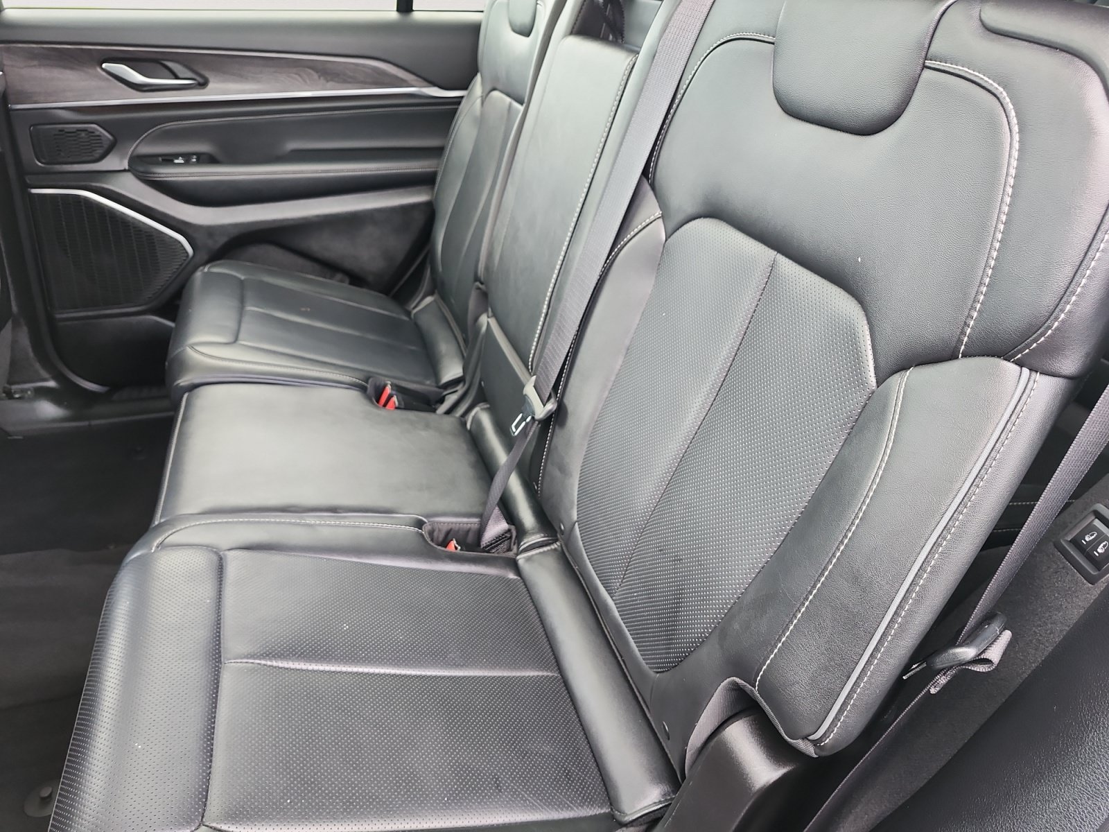 Used 2023 Jeep Grand Cherokee L Overland AWD/4WD image 13