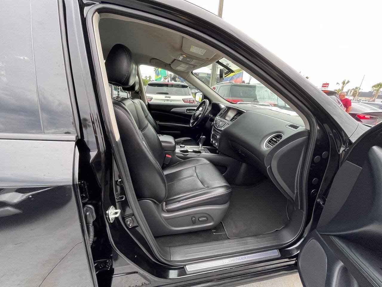 Used 2019 Nissan Pathfinder SL AWD/4WD image 21