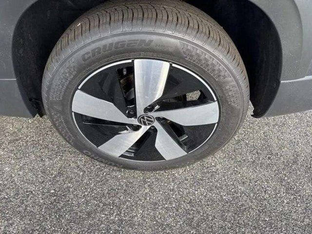 New 2025 Volkswagen Taos S image 10