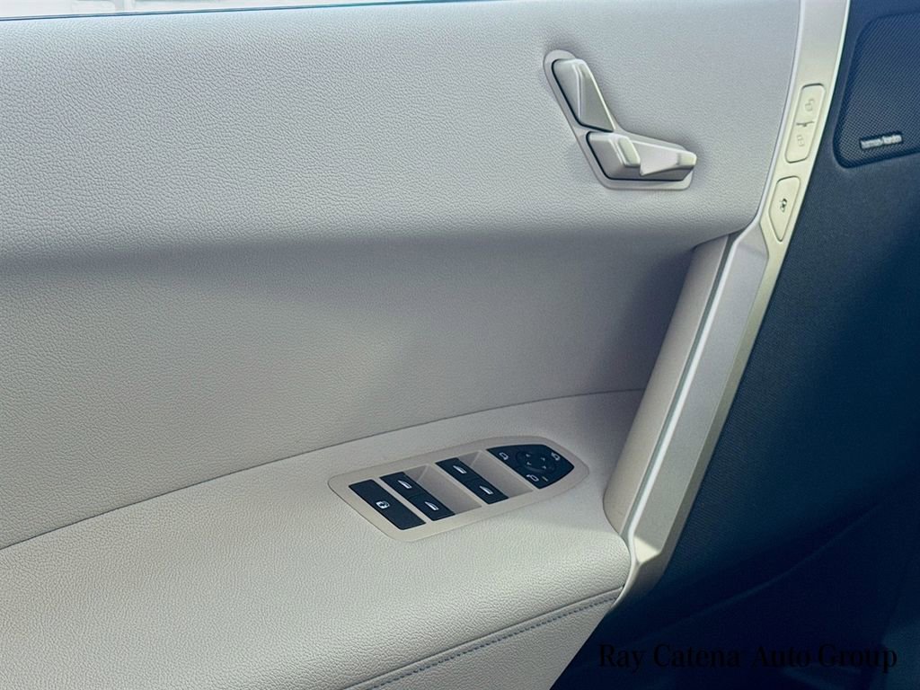 Used 2024 BMW iX xDrive50 w/ Sport Package image 17