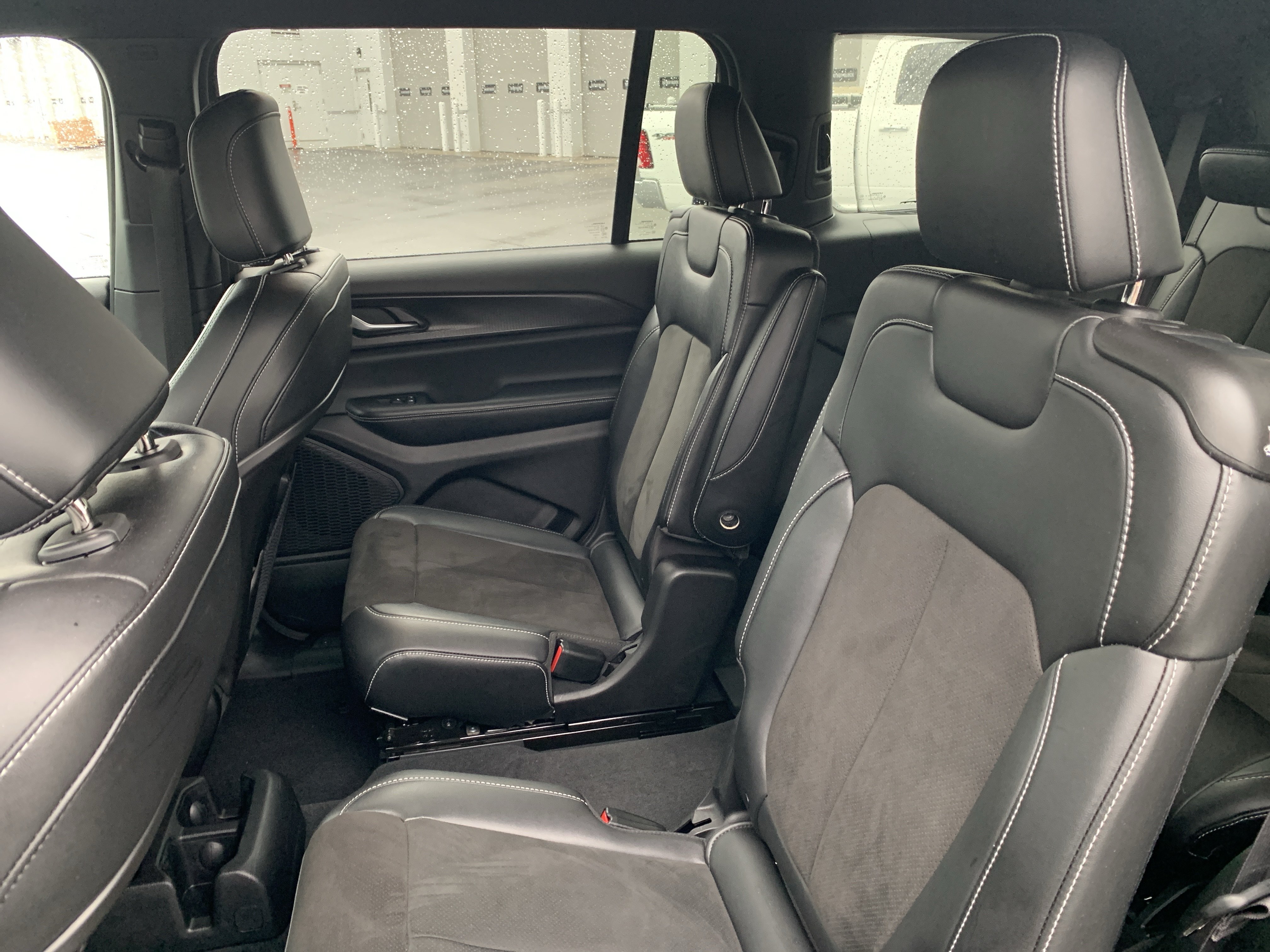 Used 2023 Jeep Grand Cherokee L Laredo AWD/4WD image 32