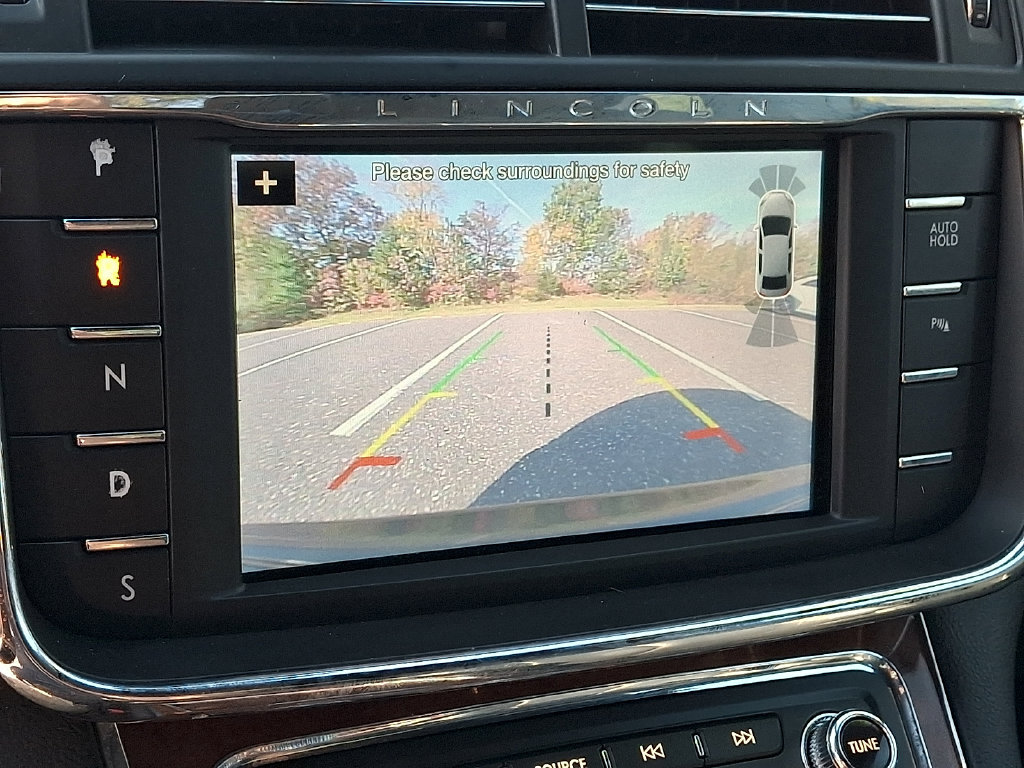 Used 2019 Lincoln Continental Premiere AWD/4WD image 4