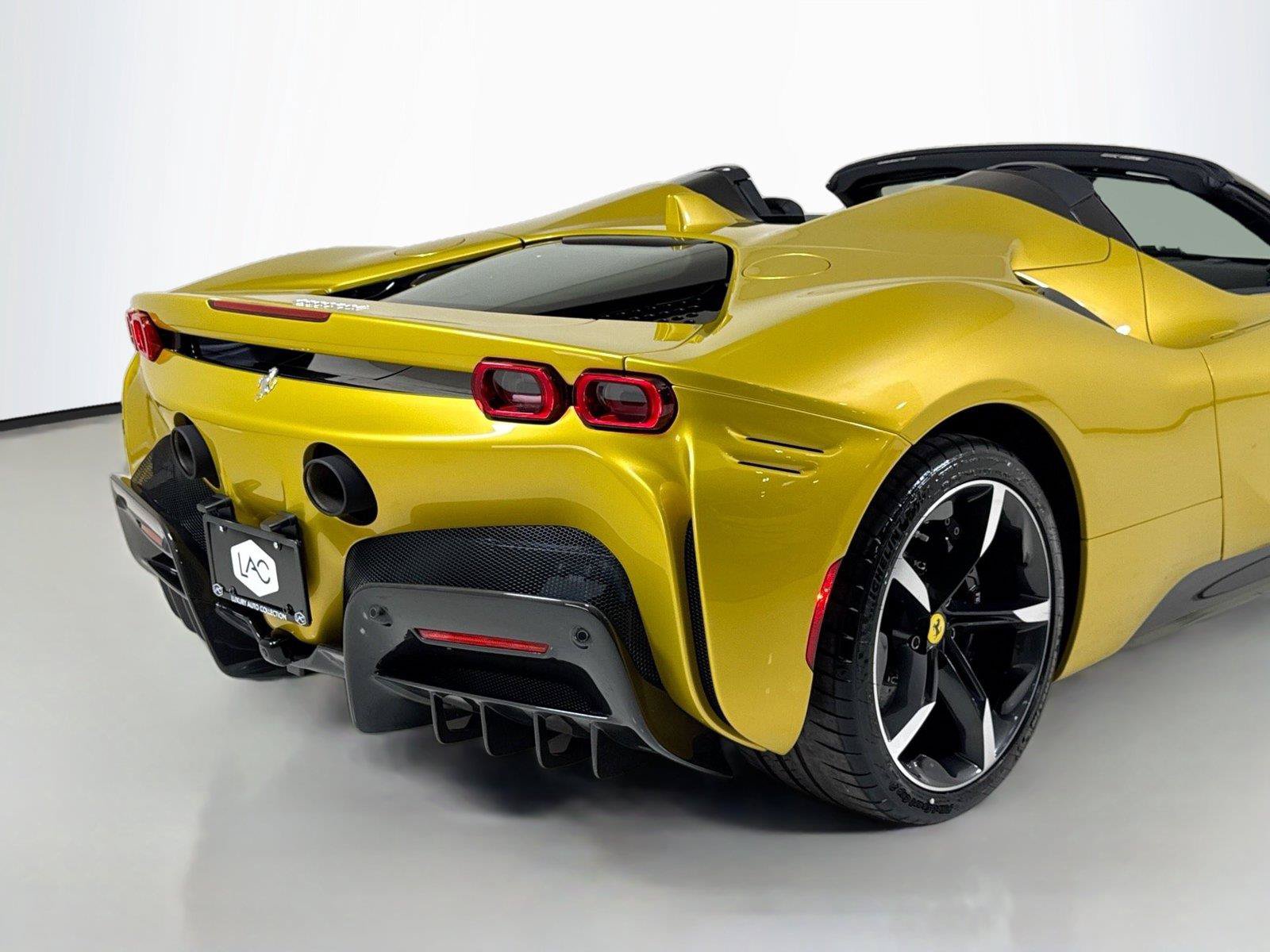 Used 2022 Ferrari SF90 Spider AWD/4WD image 36
