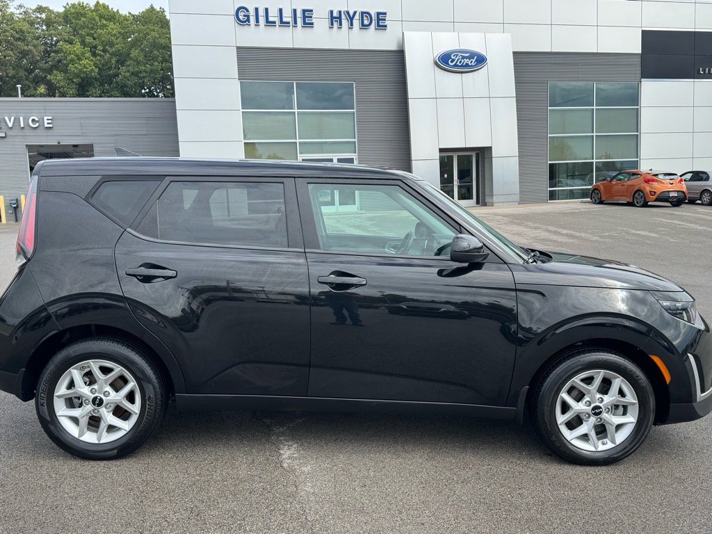 Used 2023 Kia Soul LX w/ LX Technology Package image 10