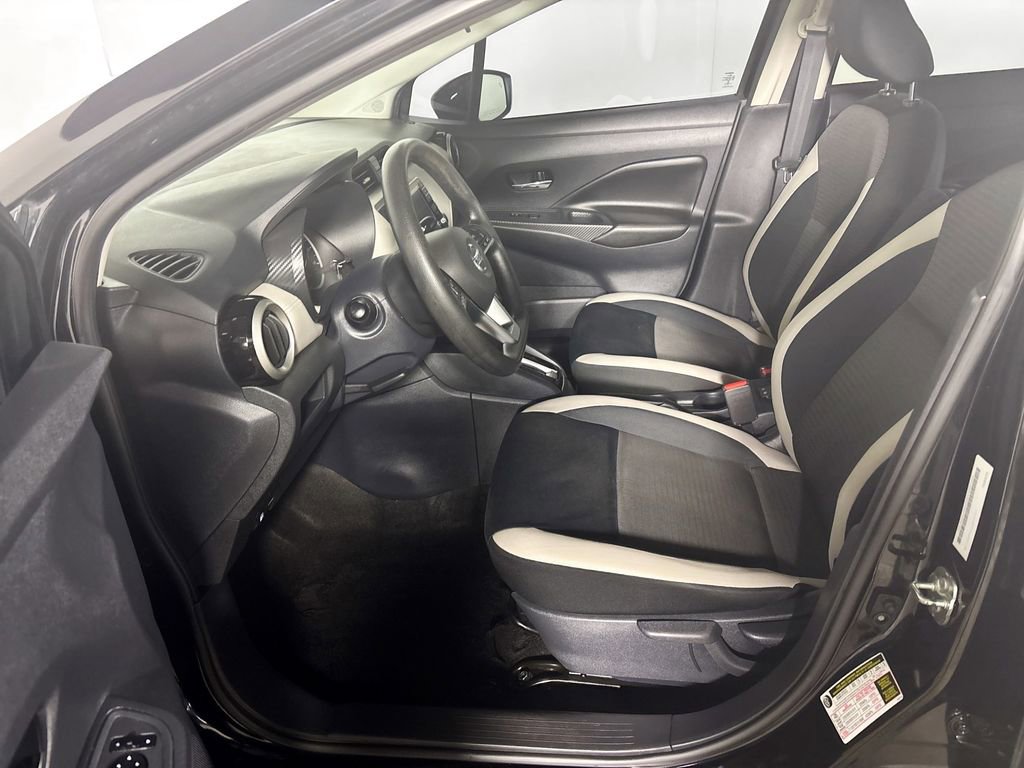 Used 2020 Nissan Versa SV FWD image 11