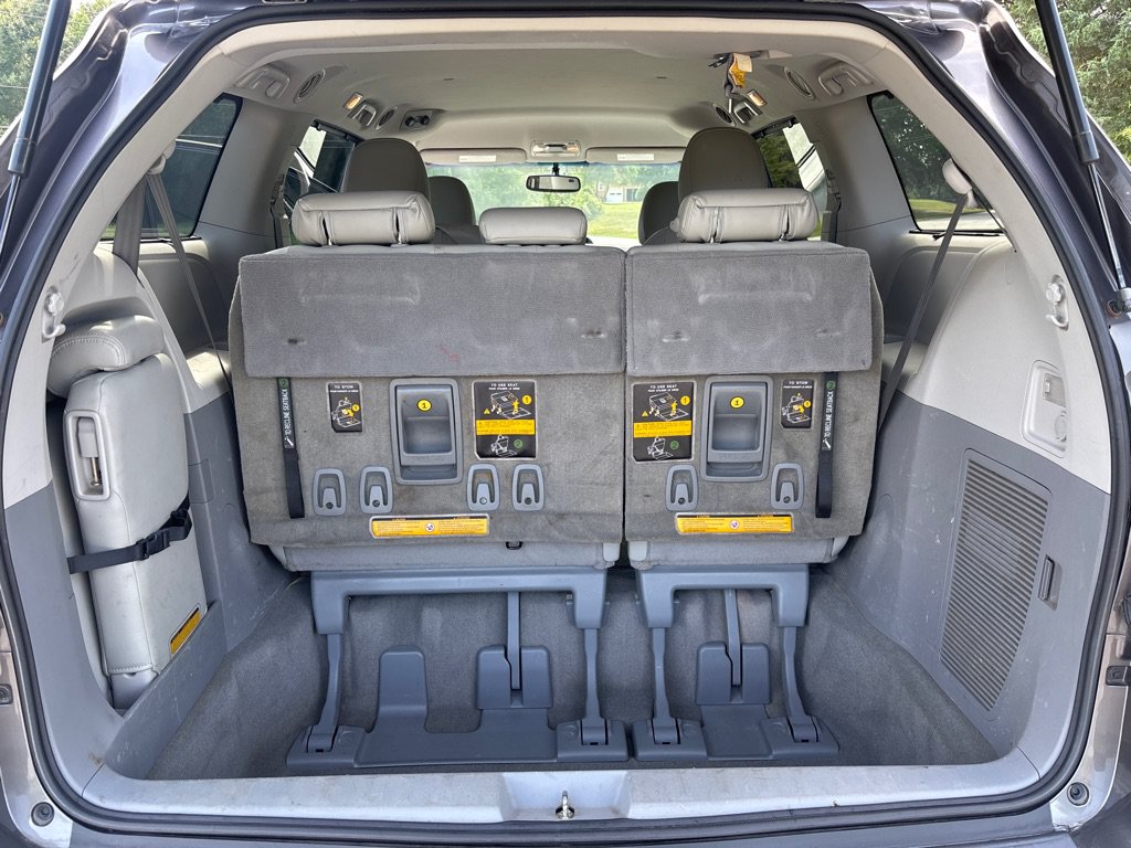 Used 2012 Toyota Sienna LE FWD image 11