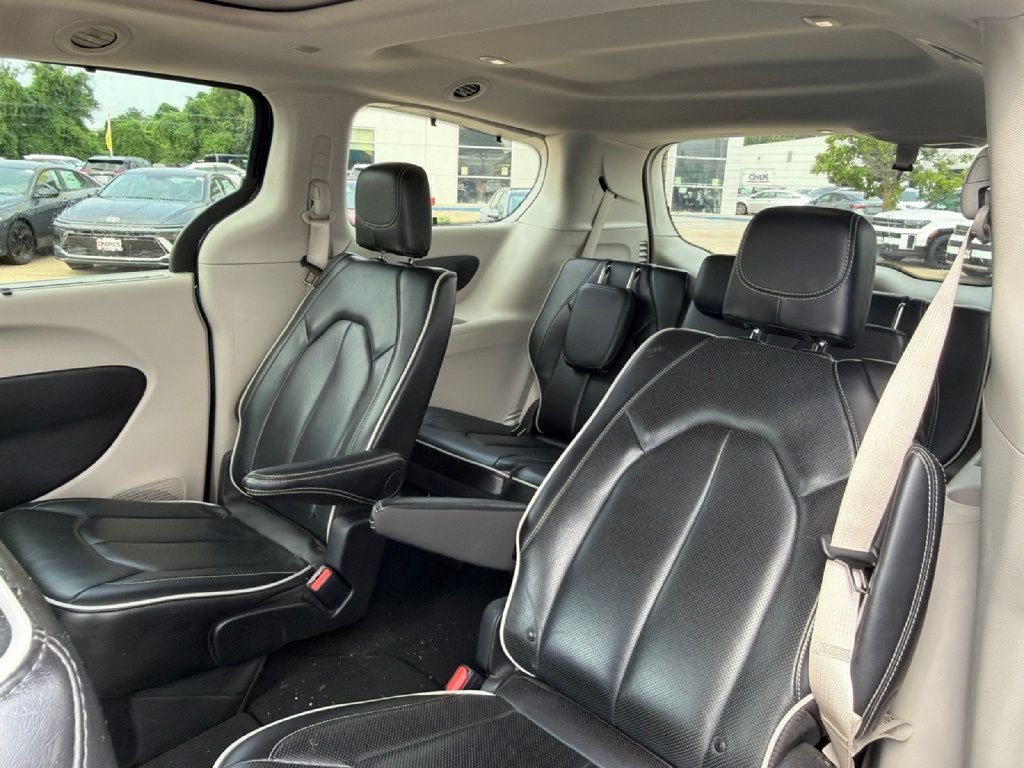 Used 2024 Chrysler Pacifica Limited FWD image 19