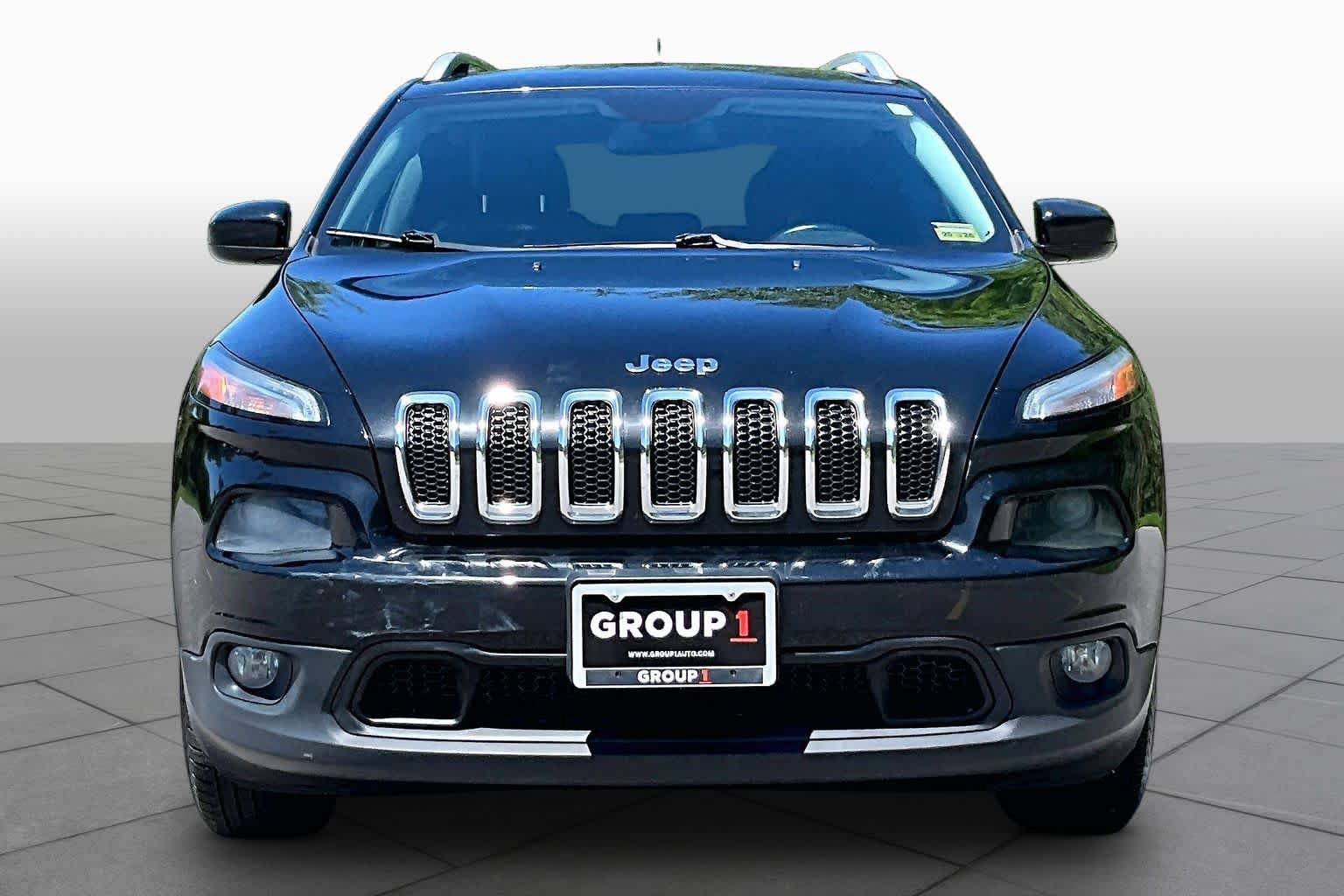 Used 2018 Jeep Cherokee Latitude Plus AWD/4WD image 4