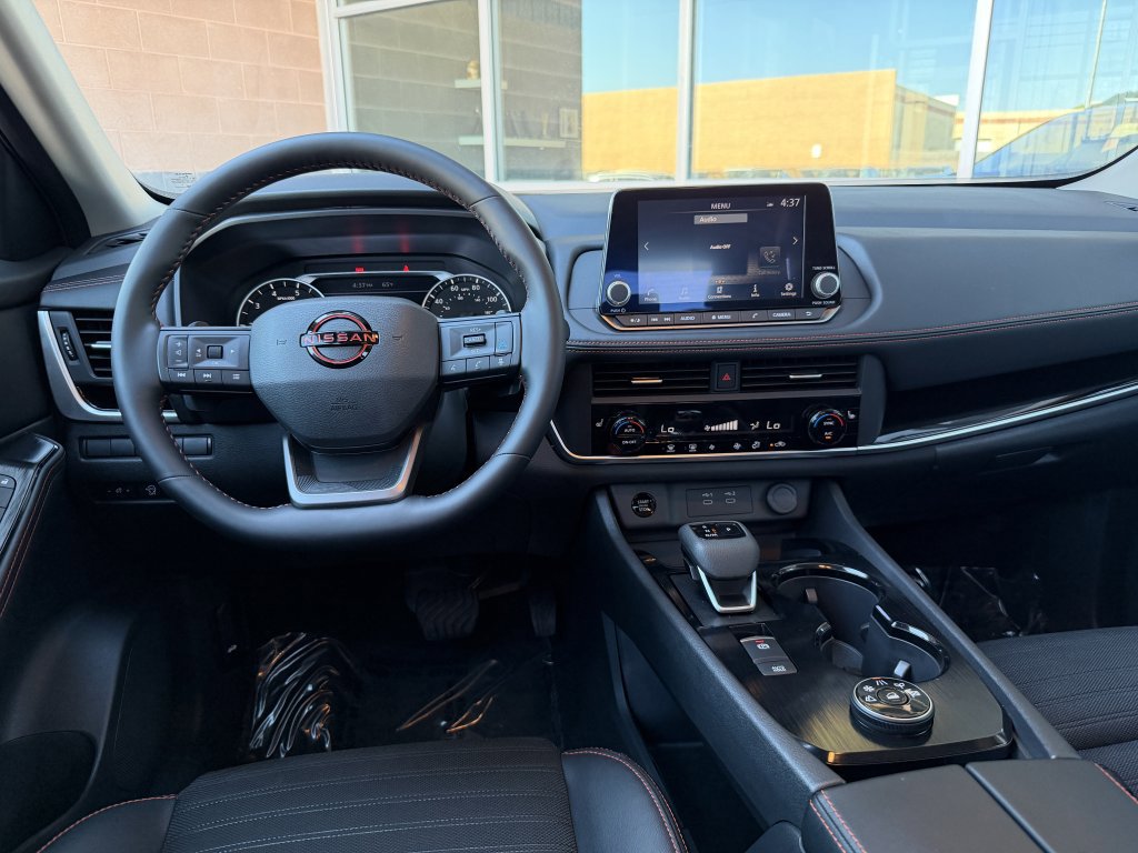 Used 2025 Nissan Rogue SV image 16