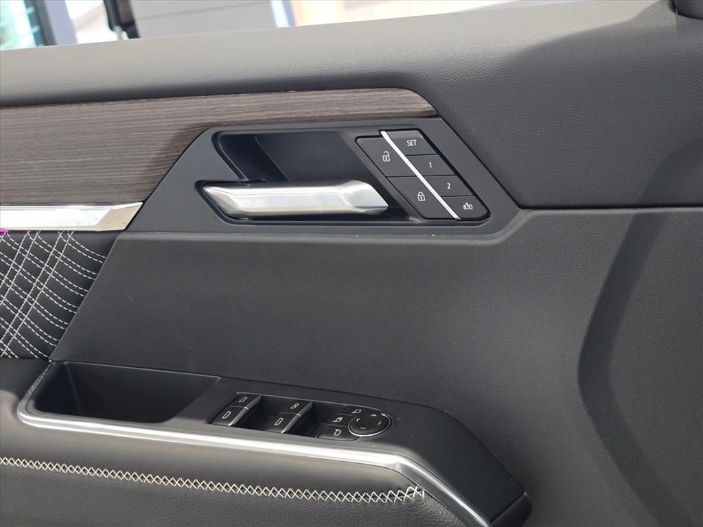 New 2026 GMC Acadia Denali w/ Super Cruise Package image 15