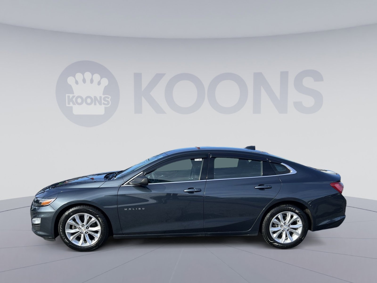 Used 2019 Chevrolet Malibu LT image 2