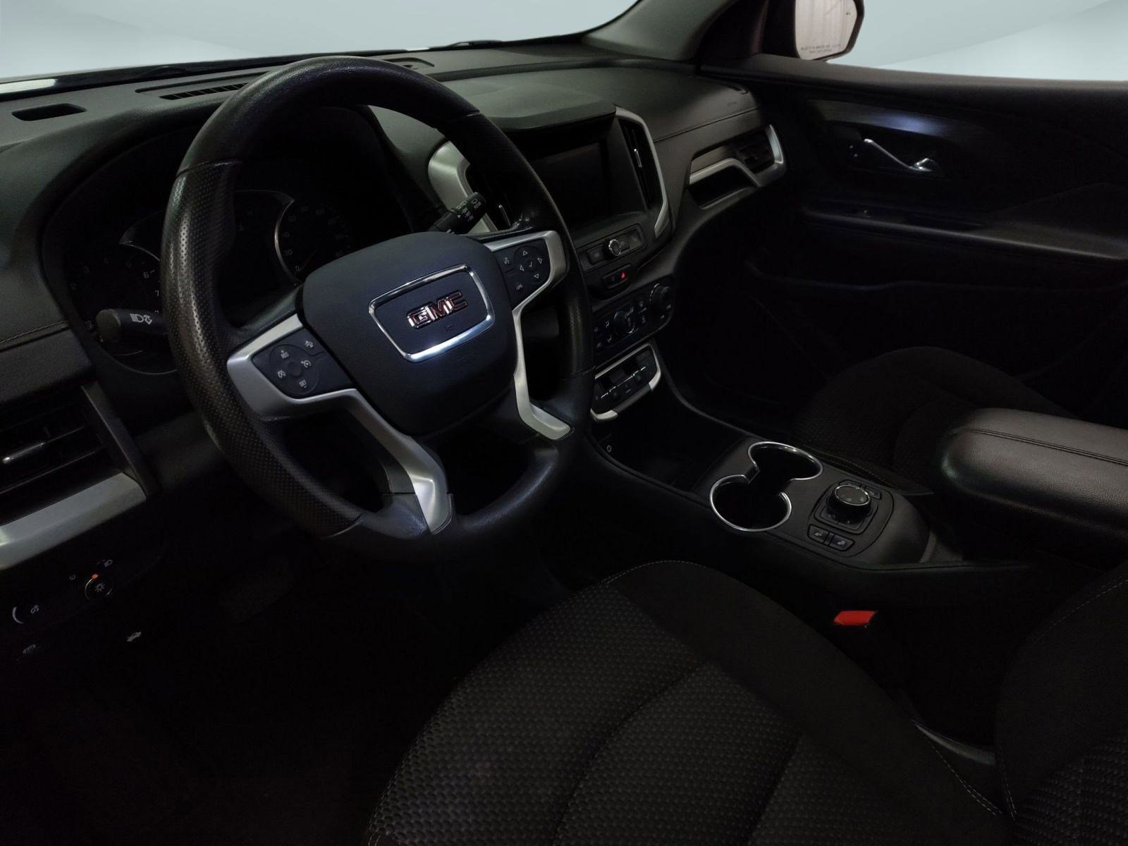 Used 2022 GMC Terrain SLE w/ Driver Convenience Package image 4